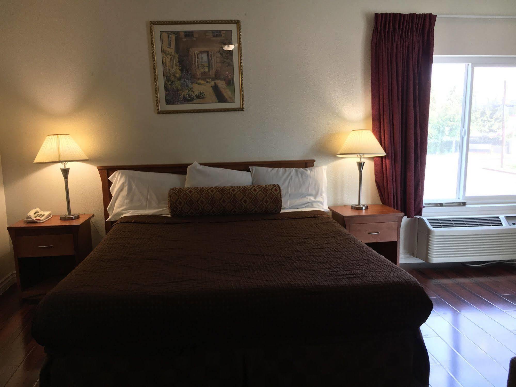 Riverside Inn & Suites Εξωτερικό φωτογραφία