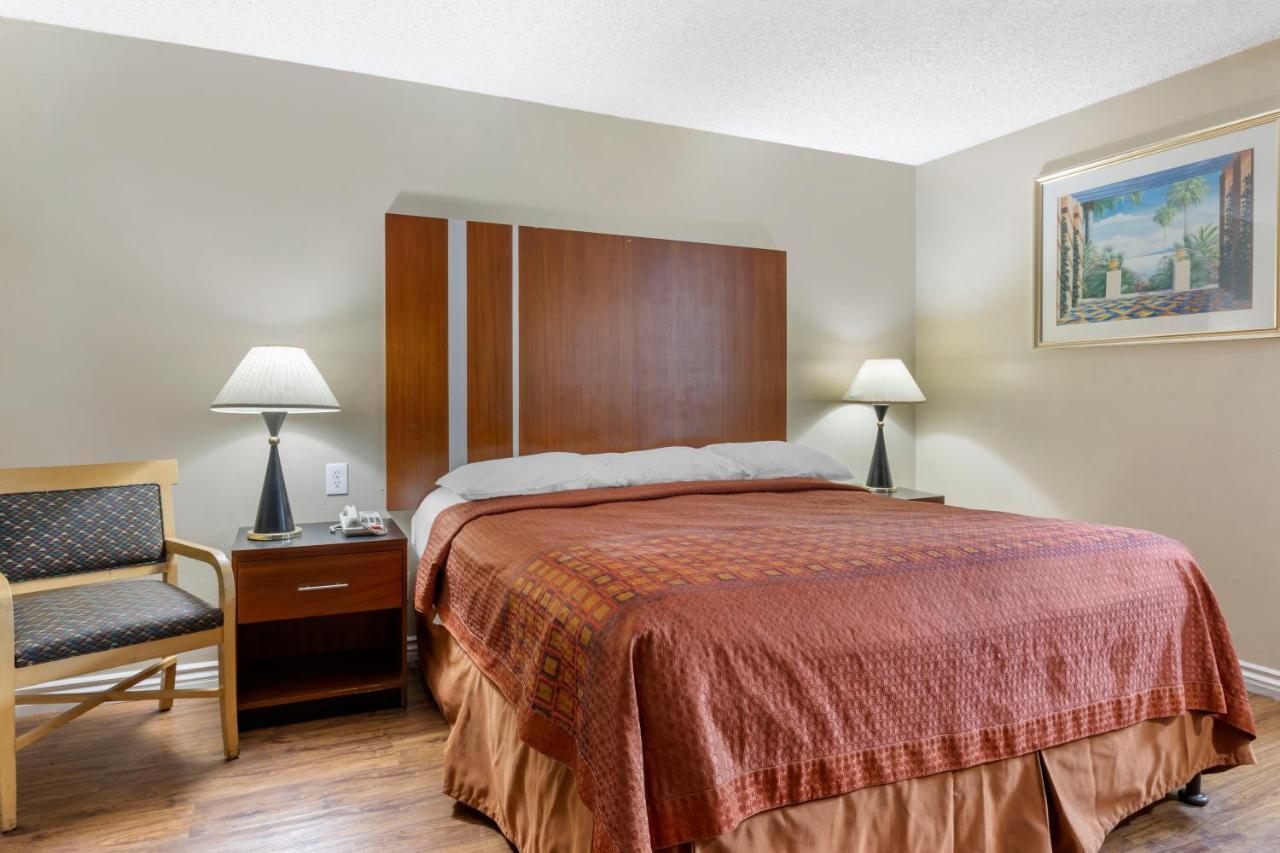 Riverside Inn & Suites Εξωτερικό φωτογραφία