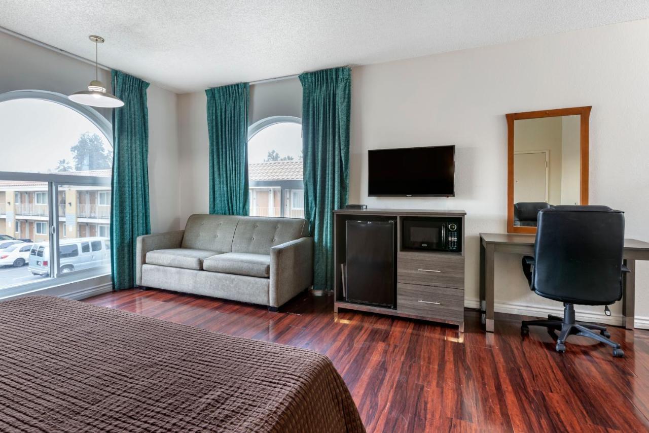 Riverside Inn & Suites Εξωτερικό φωτογραφία