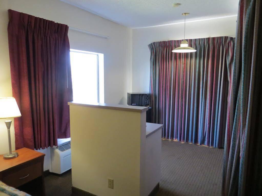 Riverside Inn & Suites Εξωτερικό φωτογραφία